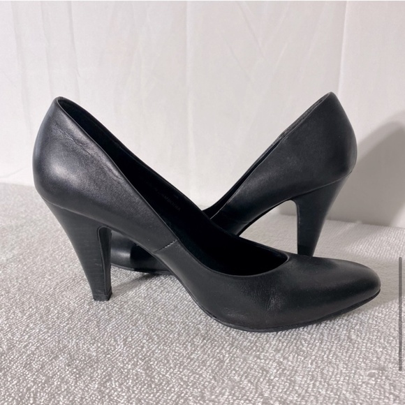 First Black Leather Round Toe Pumps Heels 38 - Picture 9 of 14